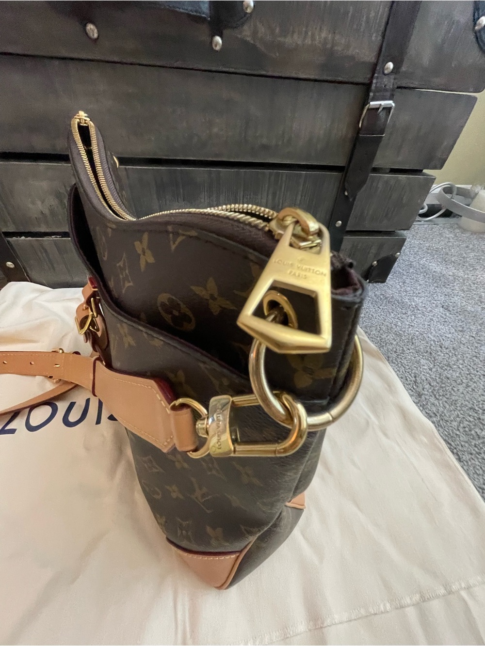 Louis Vuitton Odeon MM - Brown Monogram Shoulder Bag with Natural Vachetta Strap - Picture 8 of 16